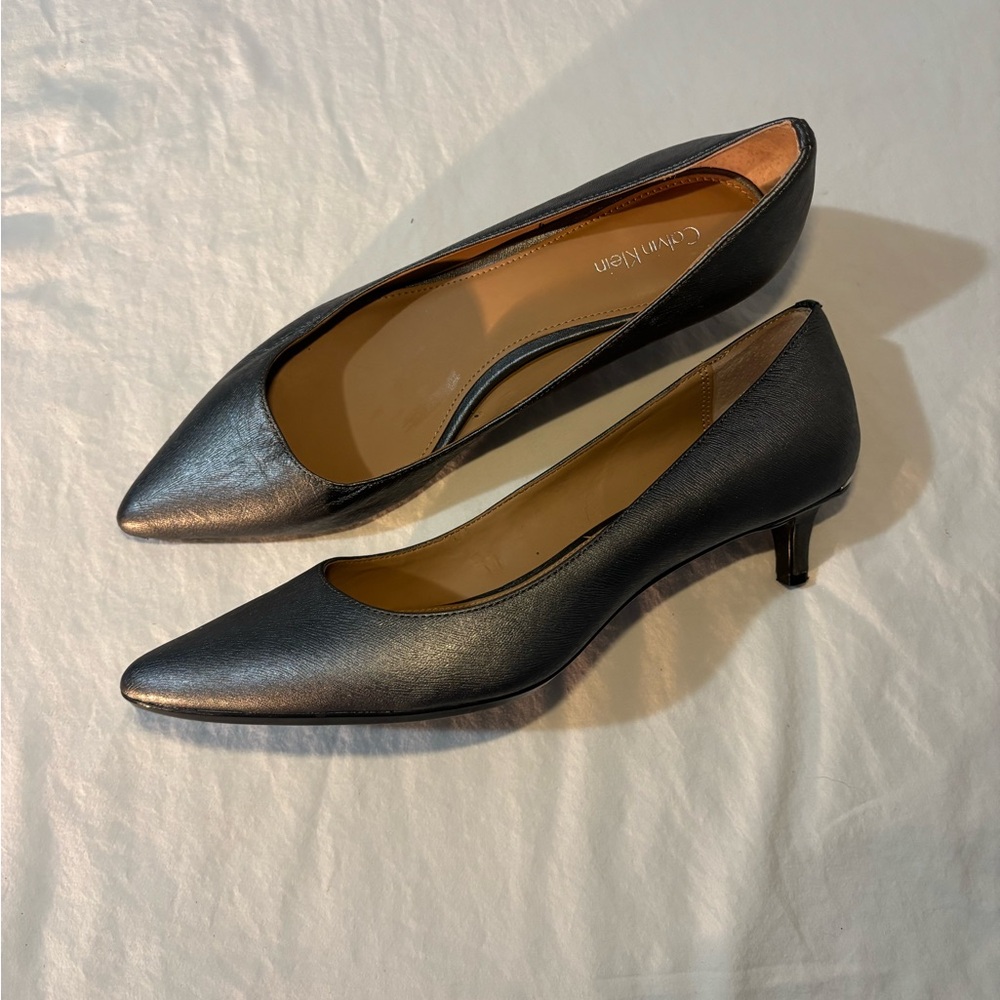 Calvin Klein Women’s Gabrianna Kitten Heel Size 8